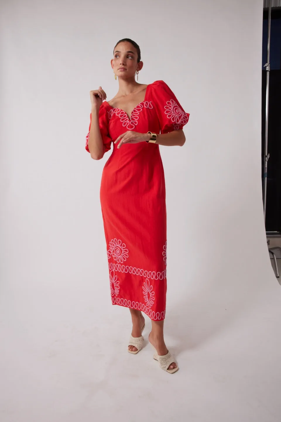Carmensita Embriodered Midi Dress - Rojo