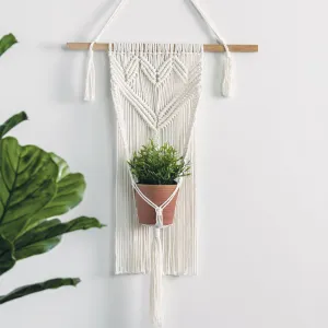 Free Macramé Wall Hanging Planter Pattern