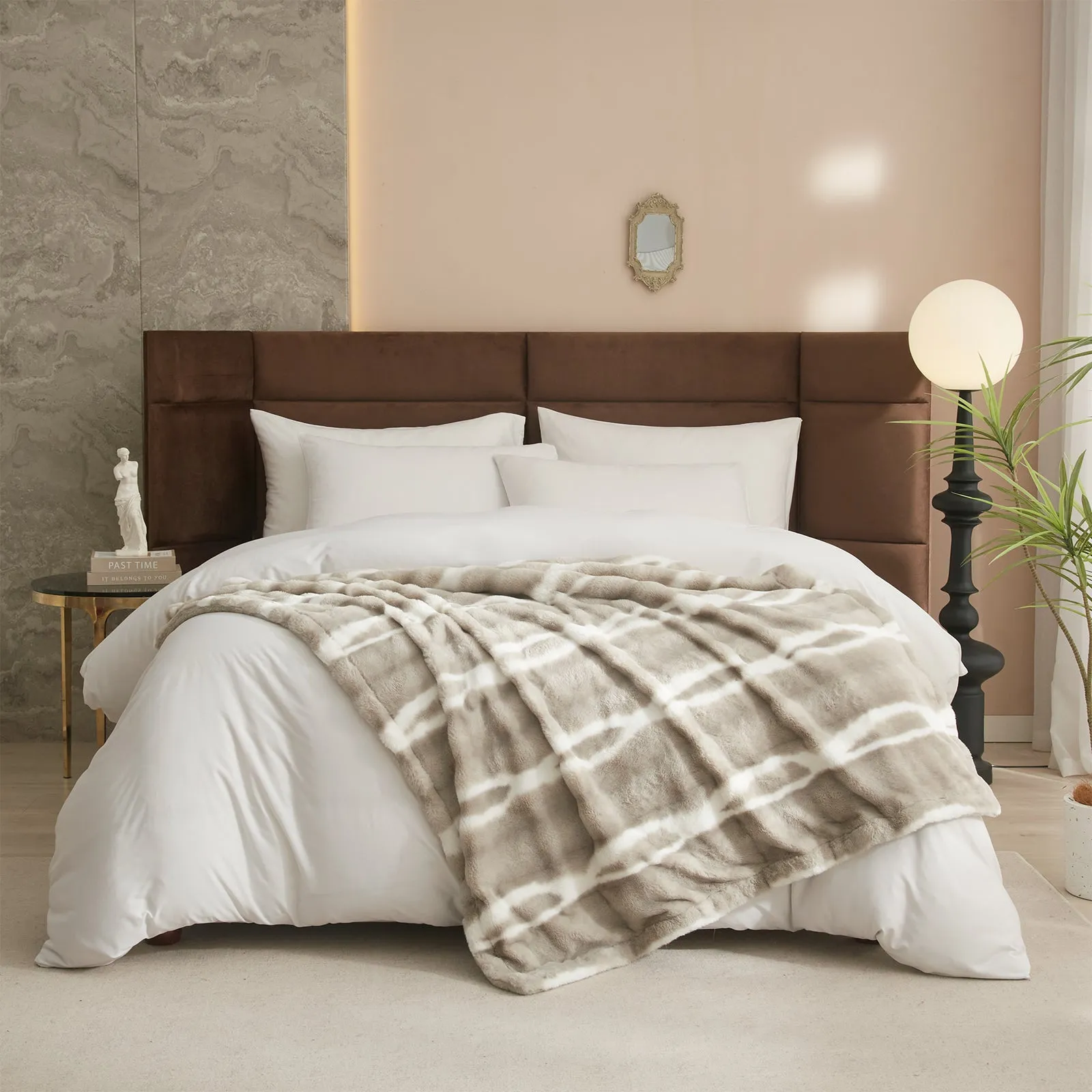 Luxury Reversible Faux Fur Throw Blanket - Plush Sofa & Bed | Super Soft Warmth | Indoor & Outdoor