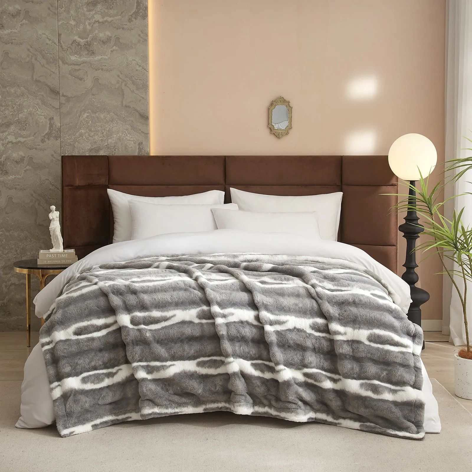 Luxury Reversible Faux Fur Throw Blanket - Plush Sofa & Bed | Super Soft Warmth | Indoor & Outdoor