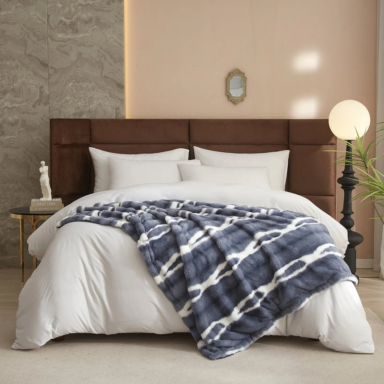 Luxury Reversible Faux Fur Throw Blanket - Plush Sofa & Bed | Super Soft Warmth | Indoor & Outdoor
