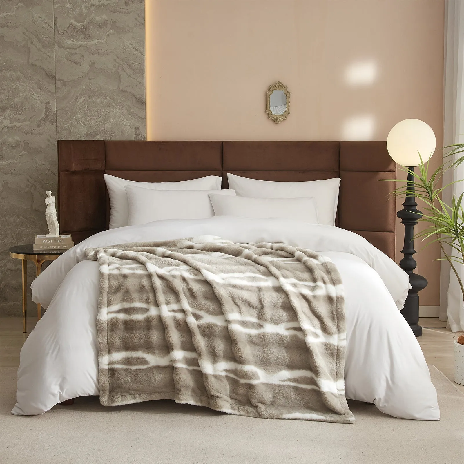 Luxury Reversible Faux Fur Throw Blanket - Plush Sofa & Bed | Super Soft Warmth | Indoor & Outdoor
