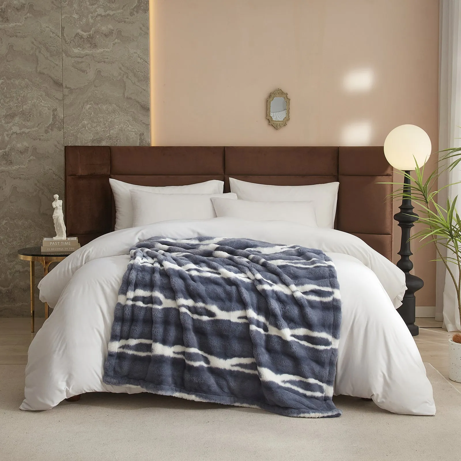 Luxury Reversible Faux Fur Throw Blanket - Plush Sofa & Bed | Super Soft Warmth | Indoor & Outdoor