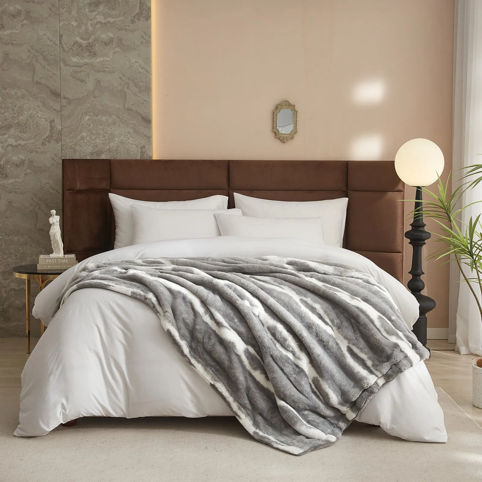 Luxury Reversible Faux Fur Throw Blanket - Plush Sofa & Bed | Super Soft Warmth | Indoor & Outdoor